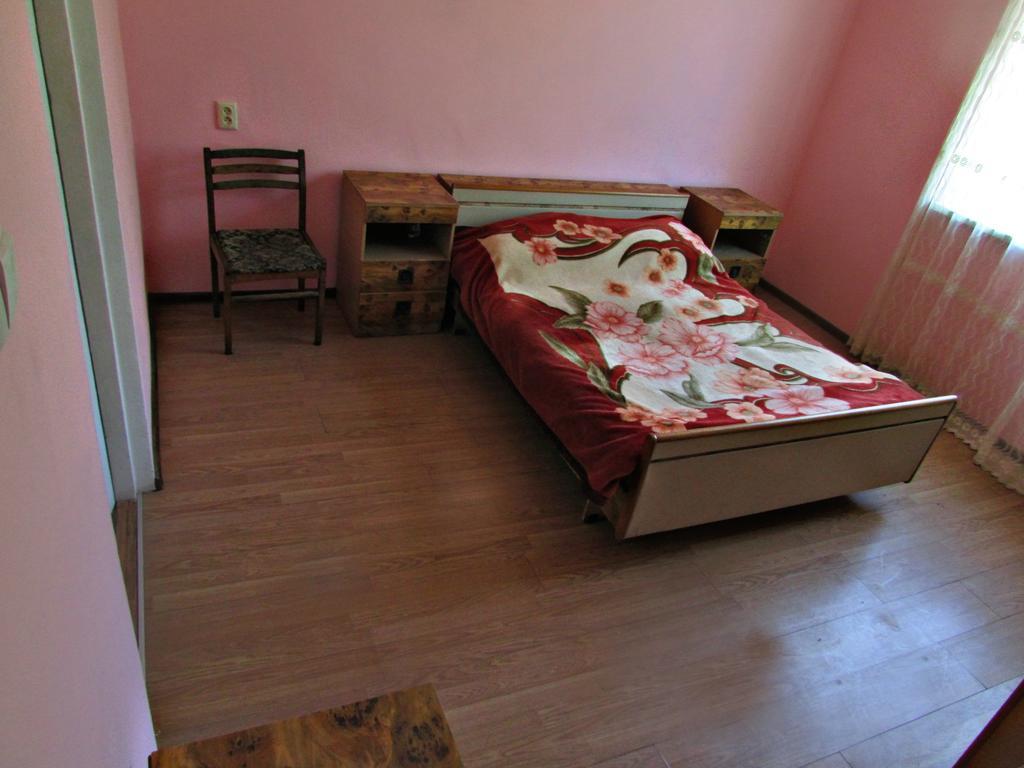 Joni Guest House バトゥーミ エクステリア 写真